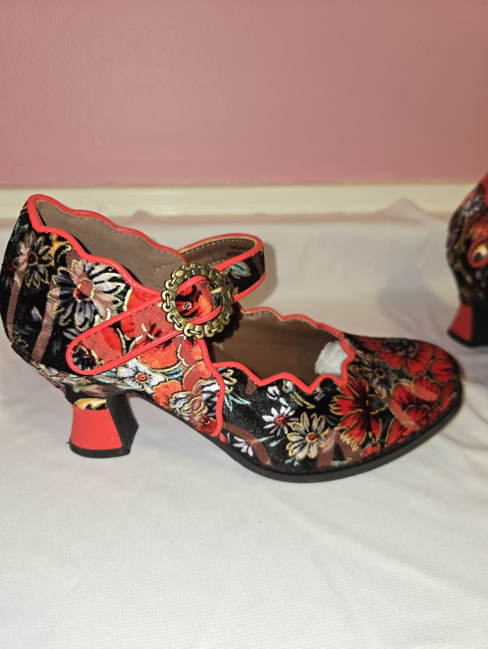 Red Floral Mary Jane Heels - Picture 6 of 8